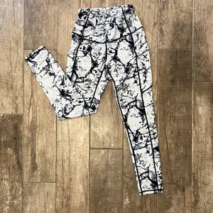 workout leggings marble pattern